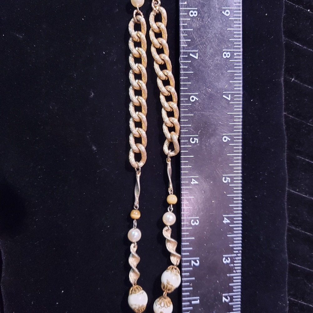 Costume Fashion Necklace 8 inch.